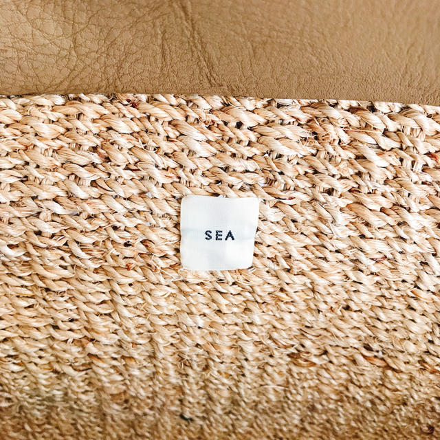 SEA(シー)の美品 SEA カゴバック カゴバーキン 2017 グレージュ レディースのバッグ(かごバッグ/ストローバッグ)の商品写真