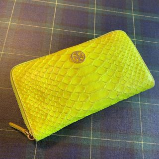 トリーバーチ(Tory Burch)の☆ TORY BURBH ネオンイエロー 長財布 ☆(財布)