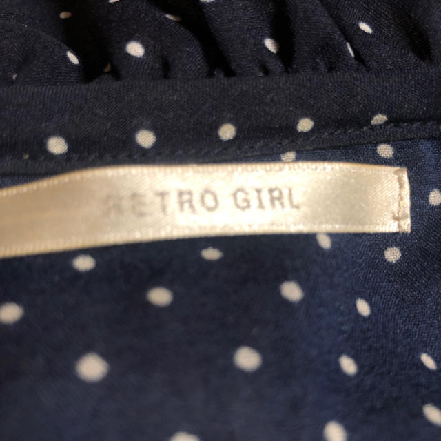 RETRO GIRL(レトロガール)の濃紺ドットブラウス レディースのトップス(シャツ/ブラウス(半袖/袖なし))の商品写真