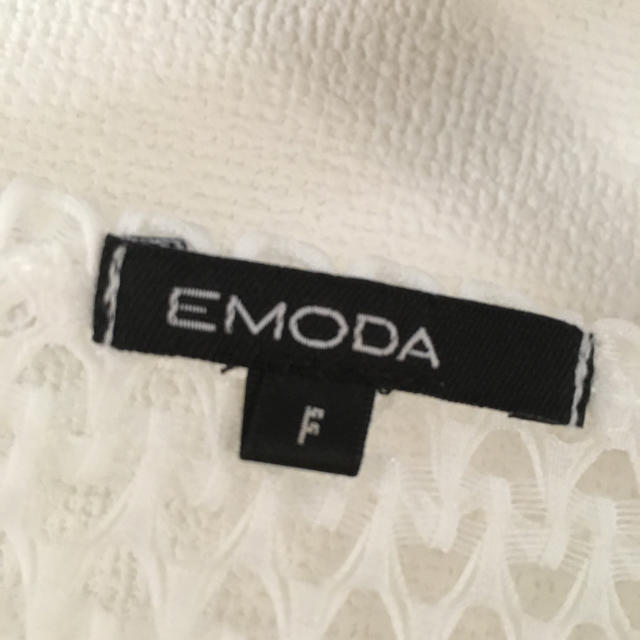 EMODA(エモダ)の◉《新品未使用》EMODA  カギ編み トップス  レディースのトップス(カーディガン)の商品写真