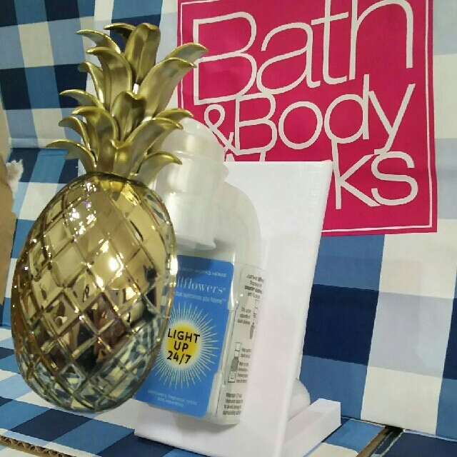 Bath & Body Works(バスアンドボディーワークス)のアルフレッド様専用 バスアンドボディワークス ウォールフラワー コスメ/美容のリラクゼーション(アロマポット/アロマランプ/芳香器)の商品写真