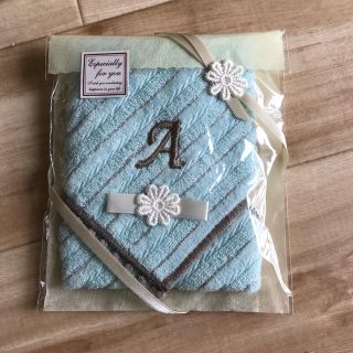 イニシャル『Ａ』の刺繍入りハンカチ【ギフト包装済み】(ハンカチ)