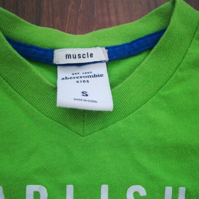 Abercrombie&Fitch(アバクロンビーアンドフィッチ)のアバクロ キッズS   Tシャツ キッズ/ベビー/マタニティのキッズ服男の子用(90cm~)(Tシャツ/カットソー)の商品写真