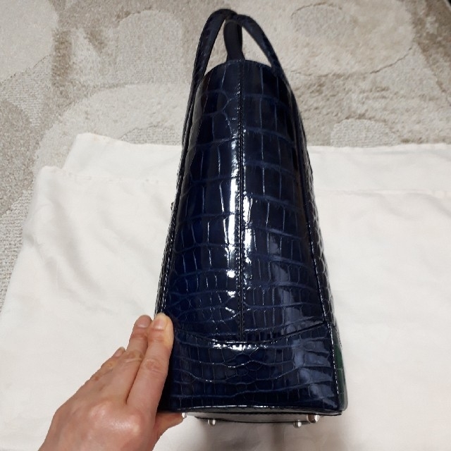 Gucci(グッチ)の新品未使用　本物クロコ　ショルダー　紺 レディースのバッグ(ショルダーバッグ)の商品写真