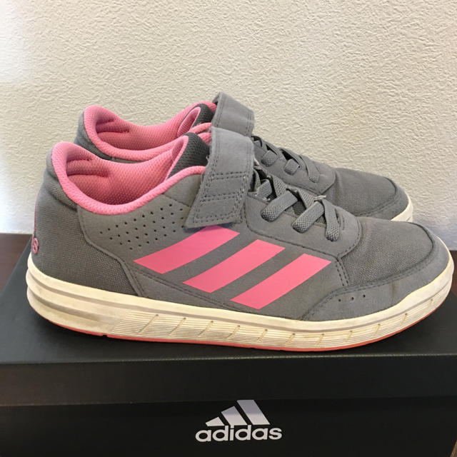 adidas(アディダス)のadidas スニーカー  キッズ/ベビー/マタニティのキッズ靴/シューズ(15cm~)(その他)の商品写真