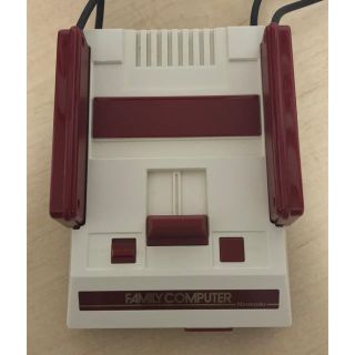 ファミリーコンピュータ(ファミリーコンピュータ)のミニファミコン(家庭用ゲーム機本体)