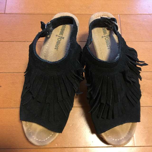 Minnetonka(ミネトンカ)のミネトンカフリンジサンダル レディースの靴/シューズ(サンダル)の商品写真