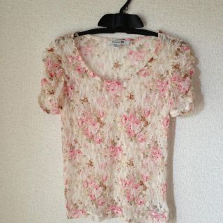 フォーエバートゥエンティーワン(FOREVER 21)の花柄トップス(Tシャツ(半袖/袖なし))