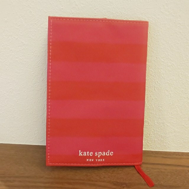 kate spade new york(ケイトスペードニューヨーク)の新品未使用 ケイト・スペード ブックカバー ハンドメイドの文具/ステーショナリー(ブックカバー)の商品写真