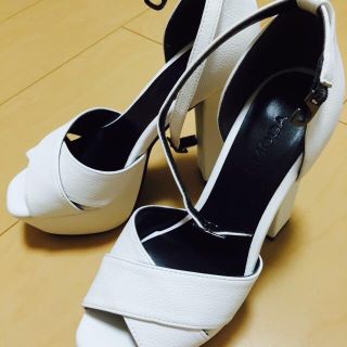 エモダ(EMODA)の新品♡♡EMODAホワイトサンダル(サンダル)