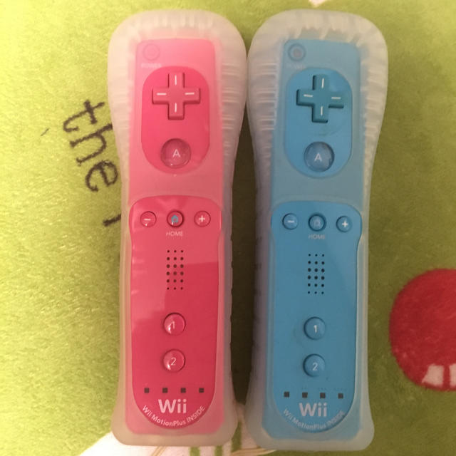 Wii(ウィー)のwiiリモコン エンタメ/ホビーのゲームソフト/ゲーム機本体(家庭用ゲーム機本体)の商品写真