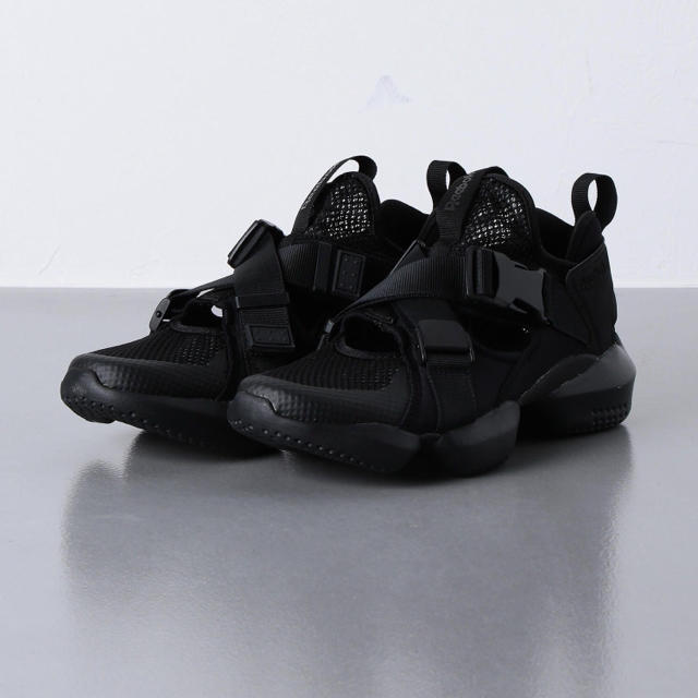 BEAUTY&YOUTH UNITED ARROWS(ビューティアンドユースユナイテッドアローズ)のReebok S-STRP リーボック新作スニーカー 黒24.5 レディースの靴/シューズ(スニーカー)の商品写真