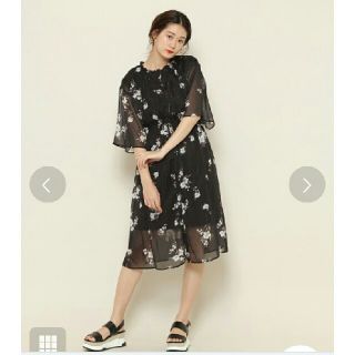 ページボーイ(PAGEBOY)のKAZUE 様専用　ページボーイ　ラメシアーストライプフラワーワンピース　⭐美品(ロングワンピース/マキシワンピース)