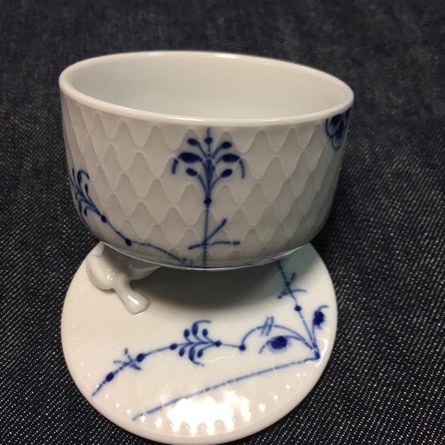 ROYAL COPENHAGEN(ロイヤルコペンハーゲン)のでれこさん専用　ロイヤルコペンハーゲン　  青花  ボンボニエール  白磁   インテリア/住まい/日用品のキッチン/食器(食器)の商品写真