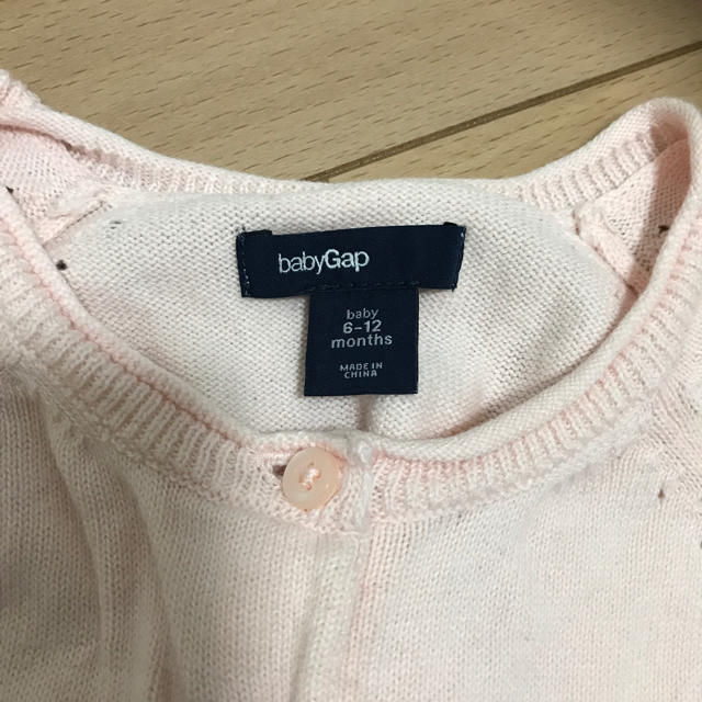 babyGAP(ベビーギャップ)のベビーギャップ★女の子 70cm 春ニット カーディガン ショート  キッズ/ベビー/マタニティのベビー服(~85cm)(カーディガン/ボレロ)の商品写真