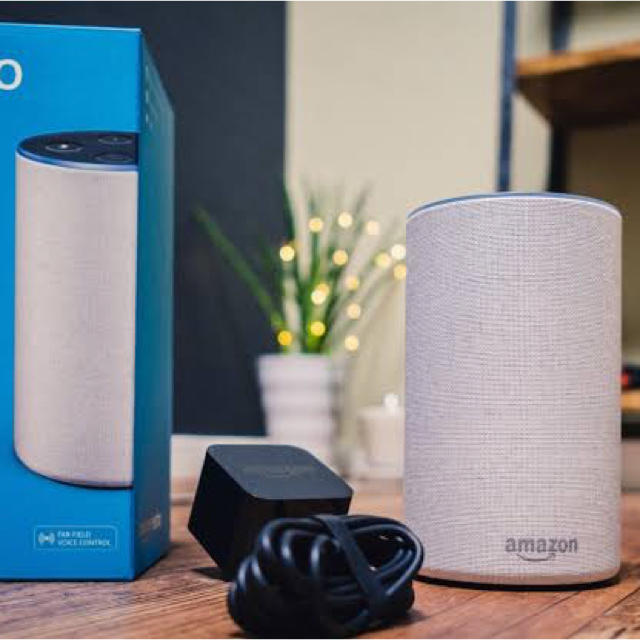 ECHO(エコー)の[新品同様] Amazon Echo (第二世代) サンドストーン 最新版 スマホ/家電/カメラのオーディオ機器(スピーカー)の商品写真