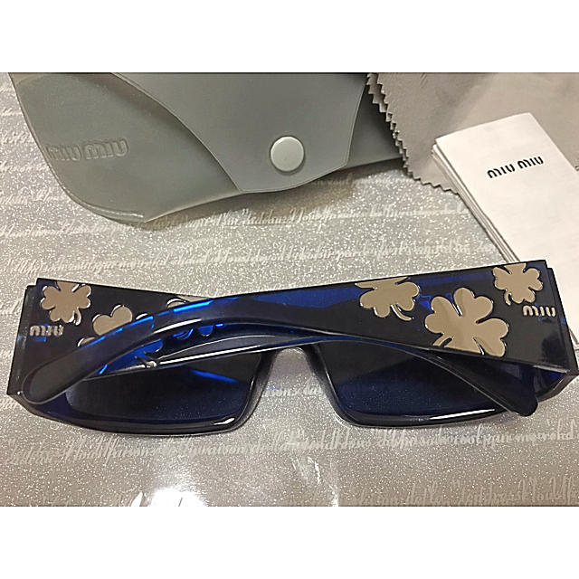 miumiu(ミュウミュウ)の美品 ミュウミュウ サングラス ブルー クローバー 青 レディース レディースのファッション小物(サングラス/メガネ)の商品写真