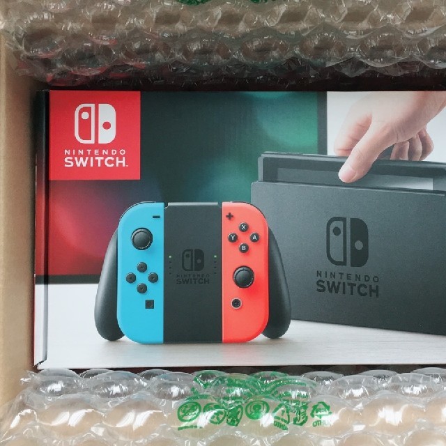 Nintendo Switch(ニンテンドースイッチ)のNintendo Switch 本体(Joy-Conネオンブルー/ネオンレッド) エンタメ/ホビーのゲームソフト/ゲーム機本体(家庭用ゲーム機本体)の商品写真