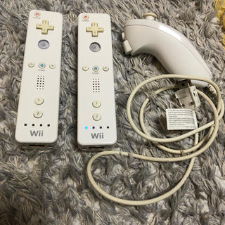 ウィー(Wii)のWiiリモコン ヌンチャク 任天堂 (家庭用ゲーム機本体)