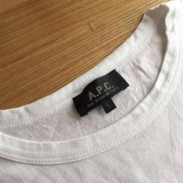 A.P.C(アーペーセー)のA.P.C. ホワイト×ホワイト・Lサイズ アーペーセー メンズのトップス(Tシャツ/カットソー(半袖/袖なし))の商品写真