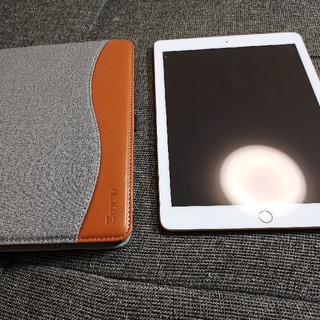 アイパッド(iPad)のぱぴこ様専用　iPad 9.7インチ 第6世代 32GB Wifi おまけ付き(タブレット)