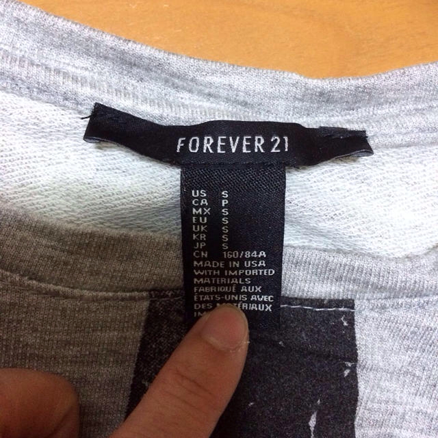 FOREVER 21(フォーエバートゥエンティーワン)の肩だしトップス レディースのトップス(トレーナー/スウェット)の商品写真