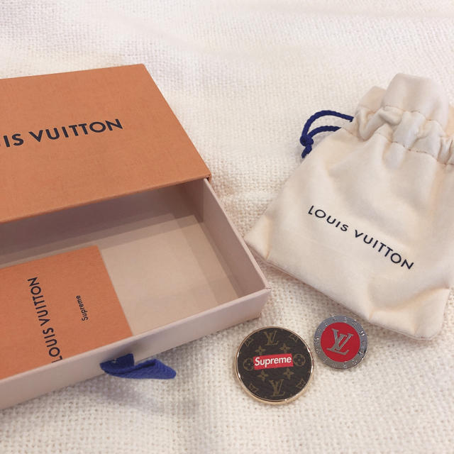 Supreme(シュプリーム)のsupreme× LOUIS VUITTON ピンバッヂ メンズのアクセサリー(その他)の商品写真