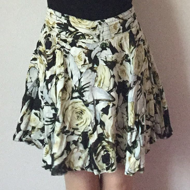 ROSE BUD(ローズバッド)のROSE BUD 花柄スカート❤︎ レディースのスカート(ミニスカート)の商品写真