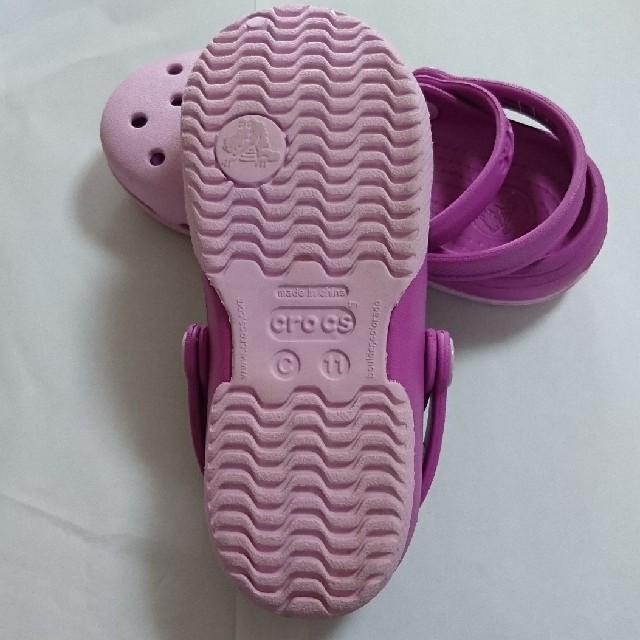 crocs(クロックス)のcrocs キッズ c11 キッズ/ベビー/マタニティのキッズ靴/シューズ(15cm~)(サンダル)の商品写真