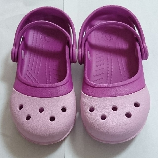 crocs(クロックス)のcrocs キッズ c11 キッズ/ベビー/マタニティのキッズ靴/シューズ(15cm~)(サンダル)の商品写真