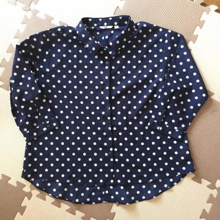 ユニクロ(UNIQLO)のドットシャツ ブラウス(シャツ/ブラウス(長袖/七分))