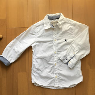 エイチアンドエム(H&M)の白シャツ  男の子  サイズ110(ブラウス)