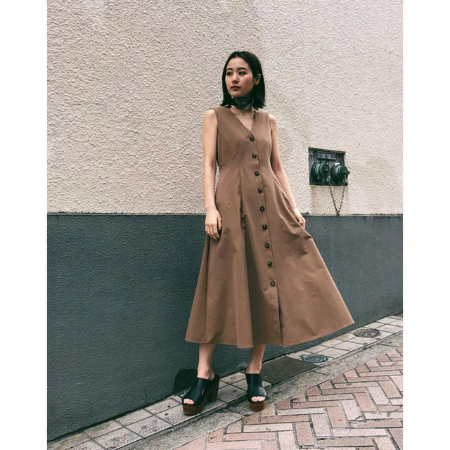 moussy(マウジー)のMOUSSY  新作 BUTTON UP WAIST TUCK ドレス レディースのワンピース(ロングワンピース/マキシワンピース)の商品写真