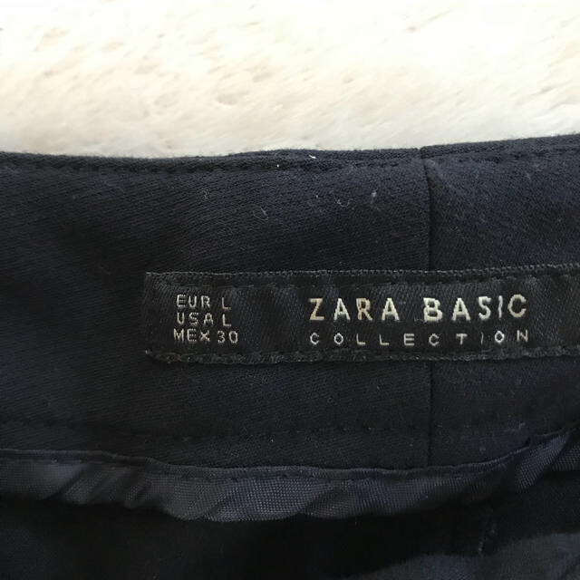 ZARA(ザラ)のZARA サイドラインパンツ レディースのパンツ(クロップドパンツ)の商品写真