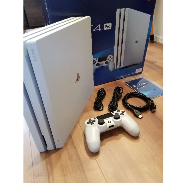 PlayStation4(プレイステーション4)のPS4 PRO CUH-7200B  エンタメ/ホビーのゲームソフト/ゲーム機本体(家庭用ゲーム機本体)の商品写真