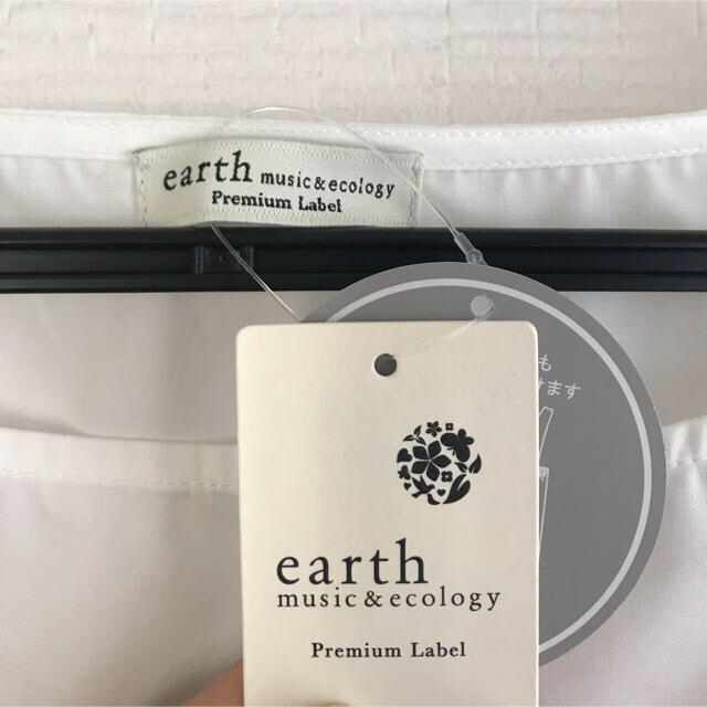 earth music & ecology(アースミュージックアンドエコロジー)のearth music&ecology 白ブラウス レディースのトップス(シャツ/ブラウス(長袖/七分))の商品写真