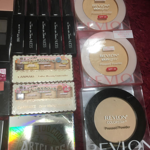 REVLON(レブロン)のコスメ 41点セット ほぼ新品未使用 本日限定価格！！ コスメ/美容のベースメイク/化粧品(アイシャドウ)の商品写真