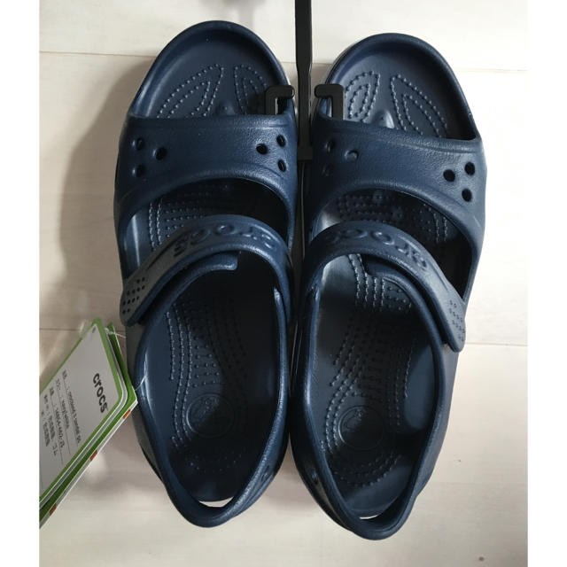 crocs(クロックス)のCrocs サンダル 新品 J3 21cm キッズ/ベビー/マタニティのキッズ靴/シューズ(15cm~)(サンダル)の商品写真