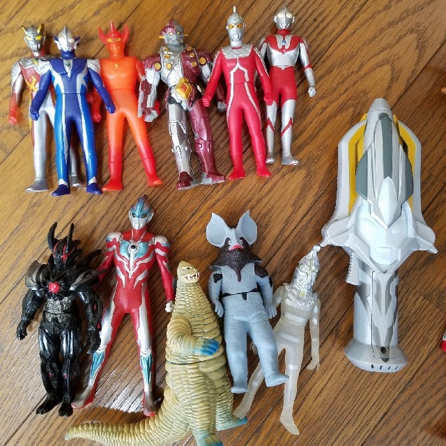 ※無無様専用　ウルトラマン　人形22体&ウルトライブ エンタメ/ホビーのフィギュア(特撮)の商品写真