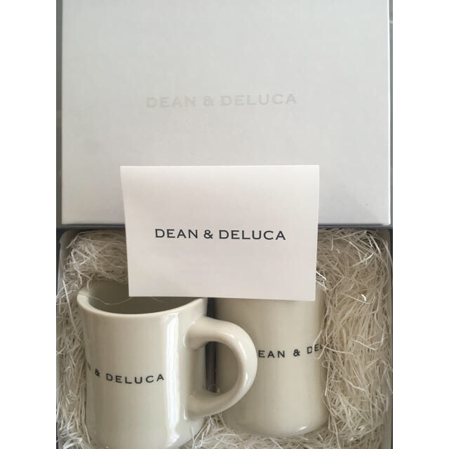 DEAN & DELUCA(ディーンアンドデルーカ)のDEAN&DELUCA ペア マグカップ 未使用箱付き インテリア/住まい/日用品のキッチン/食器(グラス/カップ)の商品写真