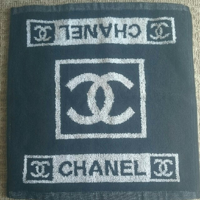 CHANEL(シャネル)の新品☆フェイスタオル レディースのファッション小物(ハンカチ)の商品写真
