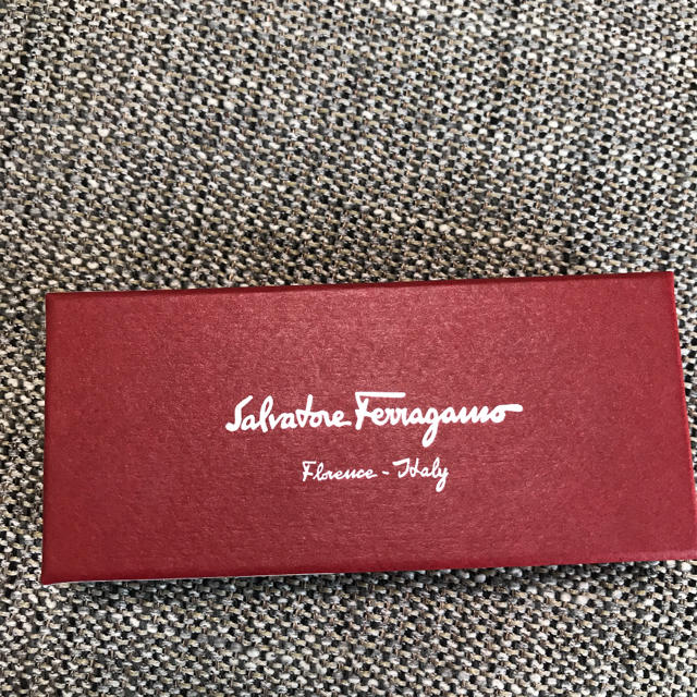 Salvatore Ferragamo(サルヴァトーレフェラガモ)のキーホルダー レディースのファッション小物(キーホルダー)の商品写真