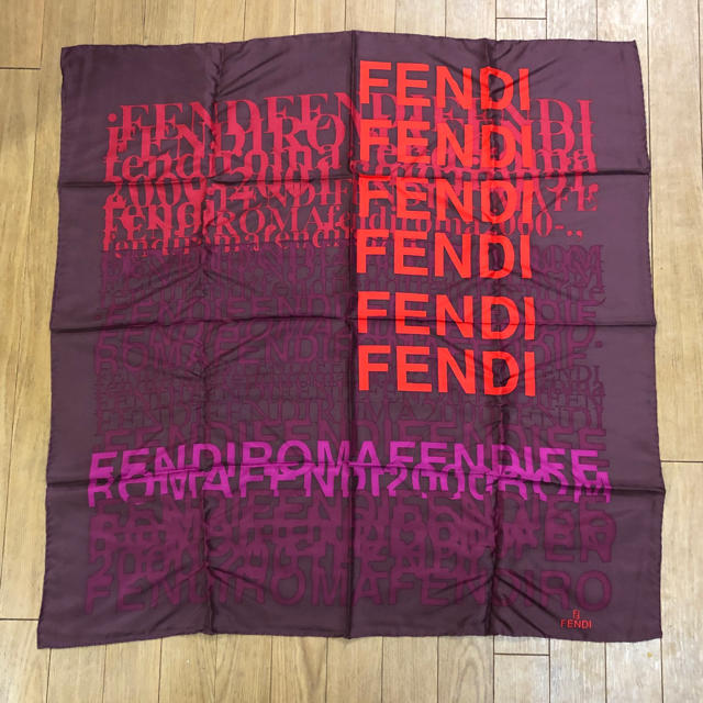 FENDI(フェンディ)のスカーフ FENDI レディースのファッション小物(バンダナ/スカーフ)の商品写真