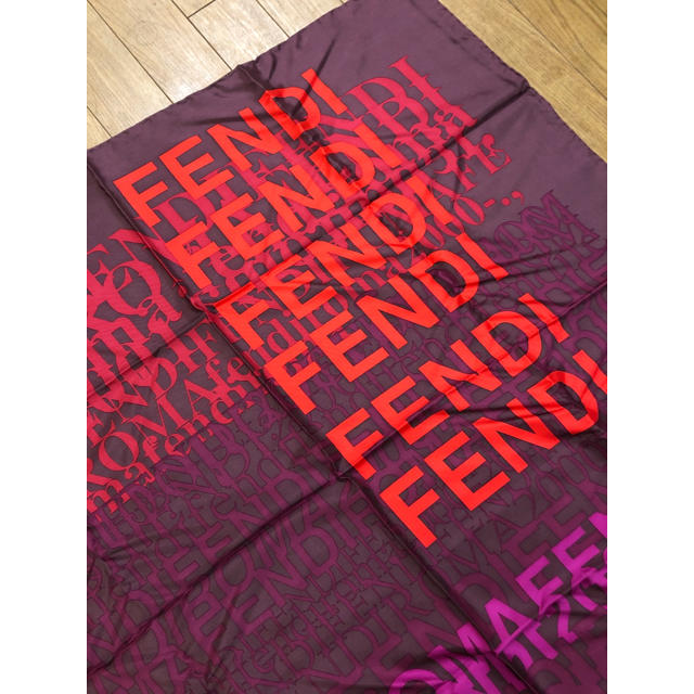 FENDI(フェンディ)のスカーフ FENDI レディースのファッション小物(バンダナ/スカーフ)の商品写真