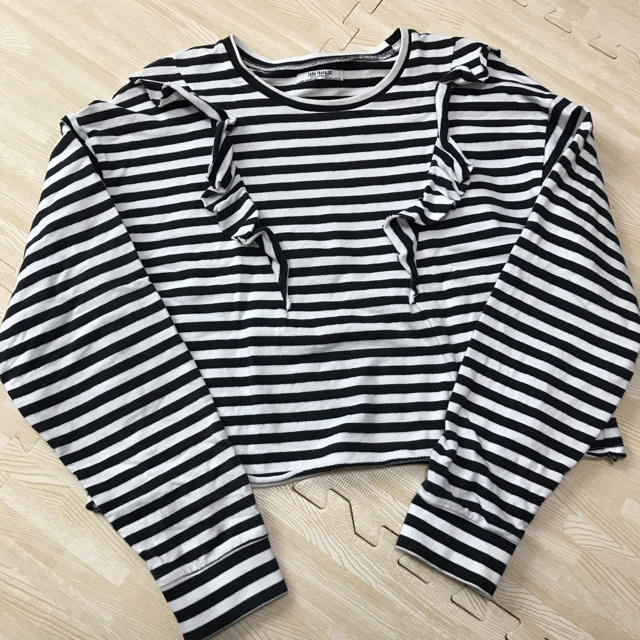 ZARA(ザラ)のボーダーフリルロングTシャツ レディースのトップス(Tシャツ(長袖/七分))の商品写真