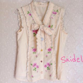 スナイデル(SNIDEL)のスナイデル♡ボウタイ付きブラウス♡(シャツ/ブラウス(半袖/袖なし))