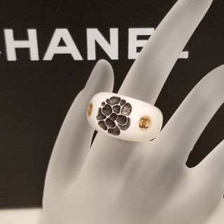 シャネル(CHANEL)の[正規品]　CHANEL　ホワイトリング　(リング(指輪))