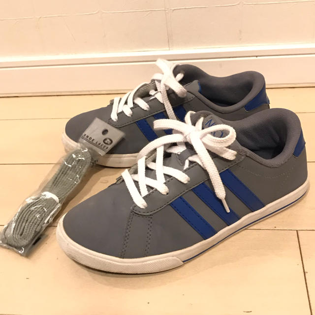 adidas(アディダス)のadidasスニーカー サイズ23.5cm レディースの靴/シューズ(スニーカー)の商品写真