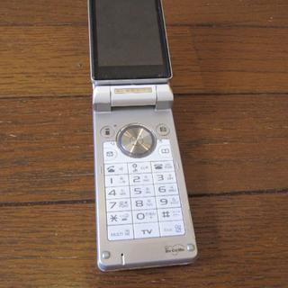 エヌティティドコモ(NTTdocomo)のFOMA　SH903iTV　ホワイト(携帯電話本体)