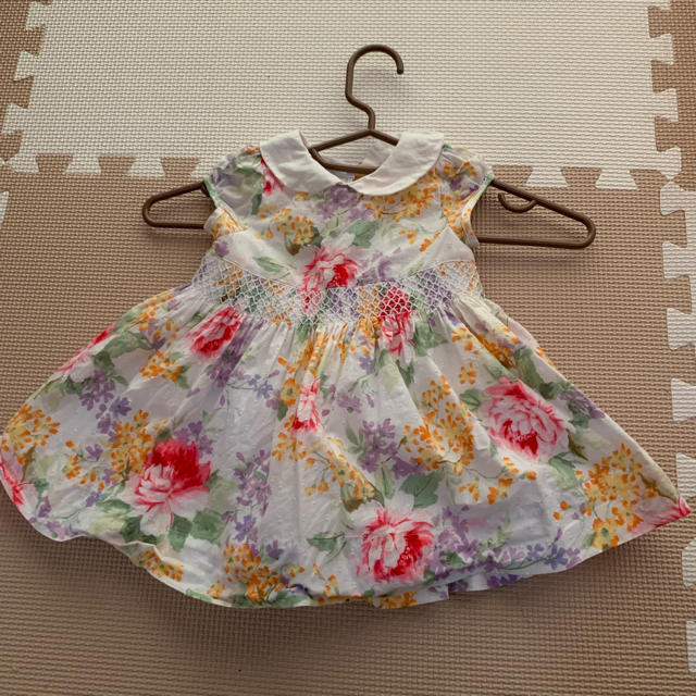 babyGAP(ベビーギャップ)のbaby GAP 花柄ワンピース 70センチ キッズ/ベビー/マタニティのベビー服(~85cm)(ワンピース)の商品写真